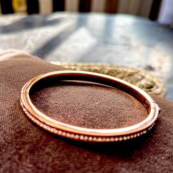 ABSOLUTELY Beautiful Rose gold Kate Spade hinged studded bangle, never worn! - Picture 1 of 4